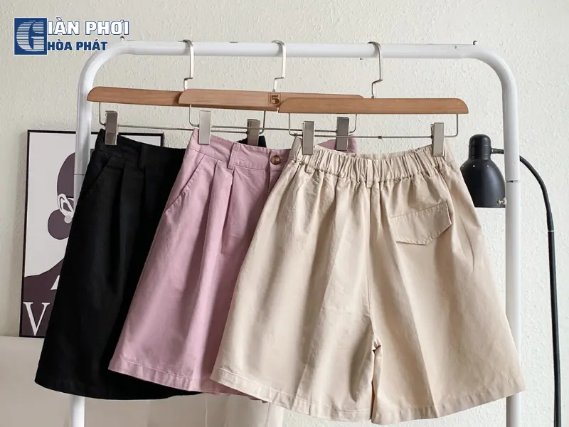 Không phơi quần kaki khi còn quá ướt